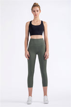 Load image into Gallery viewer, Iconic Support Sports Bra - Black