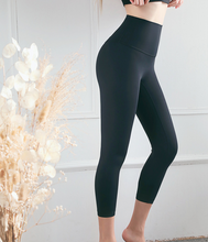 Load image into Gallery viewer, HIGH-WAIST LIGHTWEITED LEGGING 23" - Black